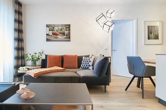 Neu eingerichtete Wohnung mit Terrasse und Tiefgarage – ca. 7 Autominuten von der Außenalster