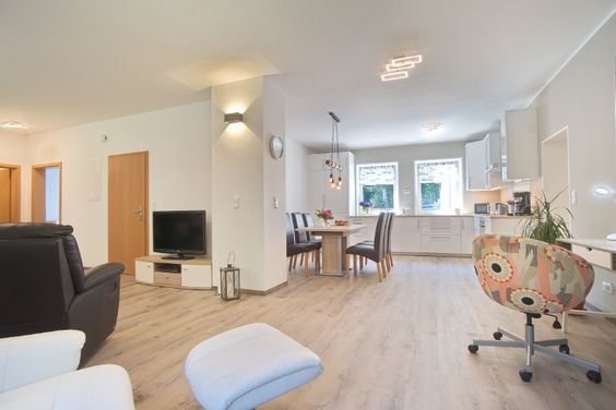 Perfect surroundings and with all home comforts! First-time occupancy in a two-bedroomed apartment with high quality fittings and furnishings, parking space and much more!