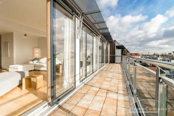 Penthouse mit bodentiefen Fenstern und grandioser Aussicht in bester Lage in Ottensen