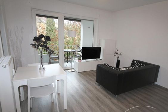 **Alt Saarbrücken, helles, modern eingerichtetes Zweizimmerapartment mit Balkon**