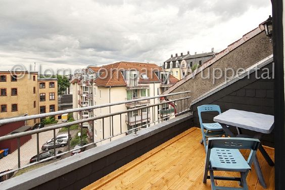 Attraktives Dachgeschoss-Apartment mit Dachterrasse und DSL in Zentrumsnähe