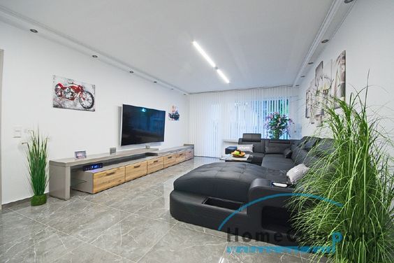 Spacious, modern furnished apartment in Castrop-Rauxel with two bedrooms, balcony, garage, internet/Smart-TV and much more.