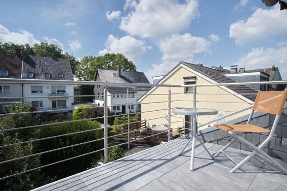 Ansprechend-gemütliche Dachgeschosswohnung mit schönem Balkon in ruhiger Wohnlage, gute Parkmöglichkeiten