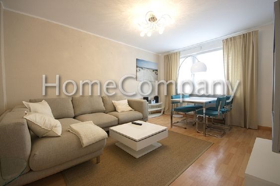 Modern, tastefully furnished apartment with VDSL internet connection and balcony, located just to the south of Essen city centre.