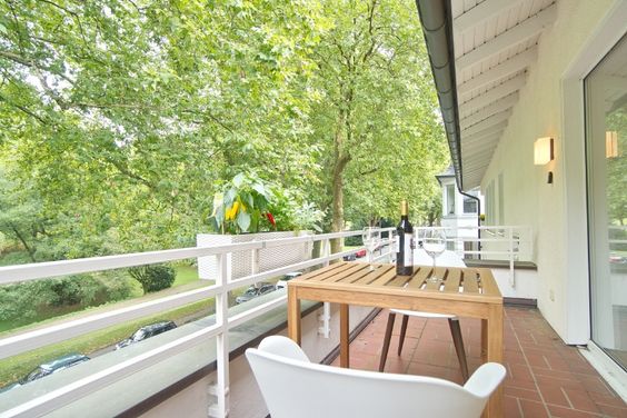 Sehr ansprechende Wohnung mit Komplettausstattung und Balkon in sehr reizvoller, ruhiger und zentraler Lage direkt am Stadtpark