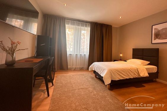 Helles, modern eingerichtetes und zentral gelegenes WG-Zimmer