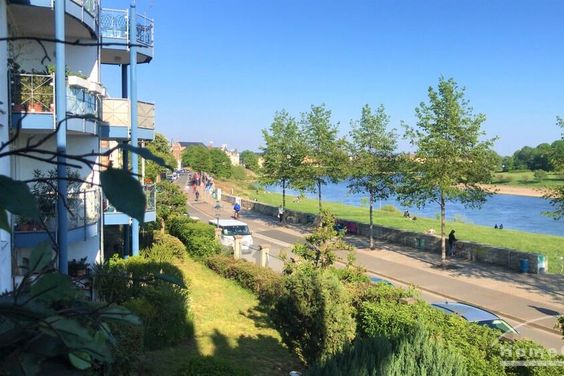 Möbliertes 1-Zimmer Apartment mit Balkon und Blick auf die Elbe!