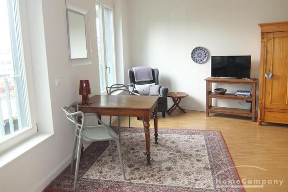 Moderne 2-Zimmer-Wohnung mit Balkon in Charlottenburg, Berlin, möbliert