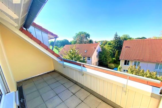 Hübsche großzügige Dachwohnung mit Terrasse!