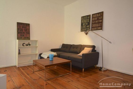 Moderne Zwei Zimmer Altbau Wohnung in Berlin Prenzlauer Berg, möbliert