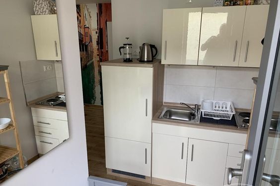 Renoviertes u.neu eingerichtetes Apartment im Hof eines Stadthauses