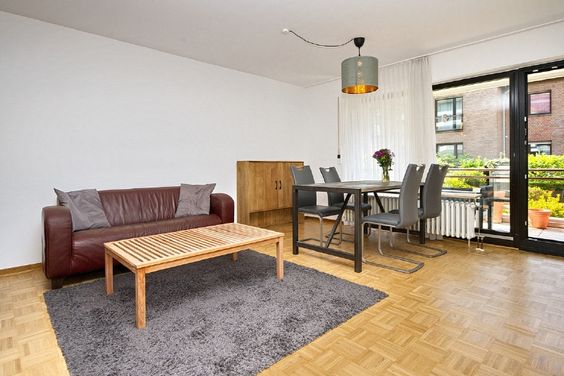 Idyllisch gelegene Wohnung am Rhein mit Balkon und Terrasse in Düsseldorf Flehe