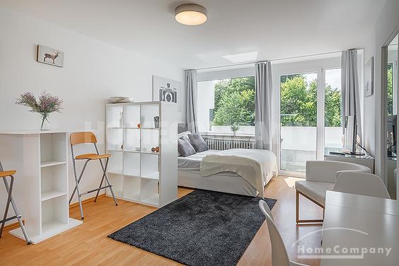 Modern möbliertes 1-Zimmer-Appartment mit Balkon in München-Obersendling