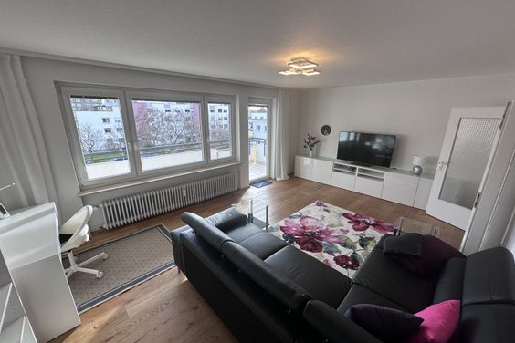 ***Gemütlich und modern möbliert mit Wohnküche und großem Süd-Balkon für 3-12 Monate in Denzlingen