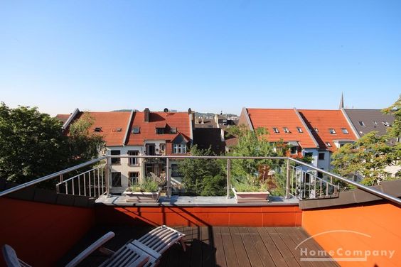 Volleingerichtete Dachterrassenwohnung mit Blick über Saarbrücken