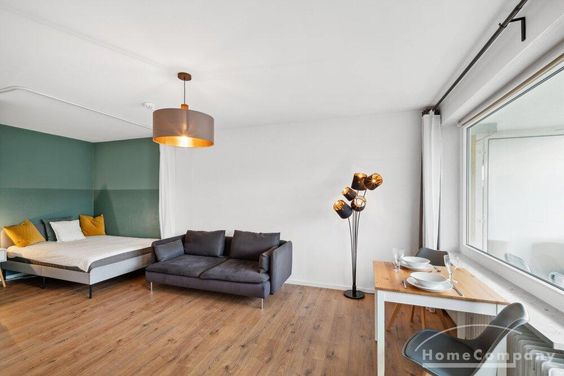 Modern möbliertes 1-Zimmer-Apartment mit Balkon