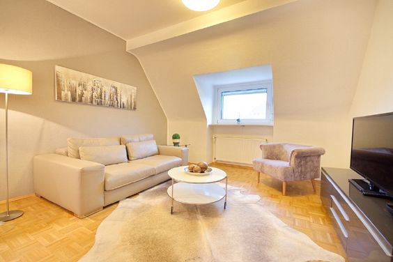 Bright, renovated and exquisitely fitted apartment in central location of Essen