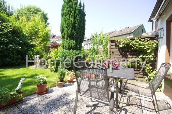 Genießen Sie den Sommer: Freundlich gestaltete Wohnung mit Terrasse und Blick in den Garten, neues Bad, zentral und ruhig gelegen