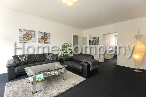 Bochum city centre: Bright, generously proportioned three bedroomed apartment with balcony, directly in the city centre