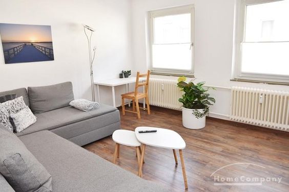 Zentrum, Modern möblierte Wohnung mit Balkon im 1. OG in zentraler Lage