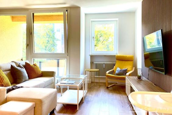 Voll möblierte 3-Zimmer-Wohnung mit Balkon im Westend