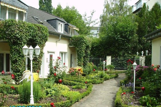 Voll möbliertes Apartment in einer schönen begrünten Hofanlage in Köln-Lindenthal!