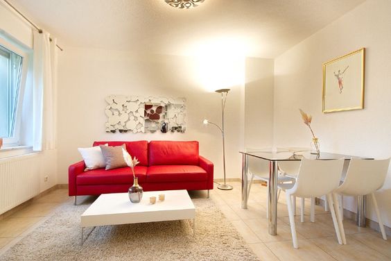 Attractive city apartment in Essen’s Rüttenscheid district: tastefully furnished, 1000 Mbit high speed internet access possible, side street in extremely popular residential area