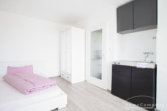 Modernes möbliertes 1-Zimmer-Apartment mit Balkon