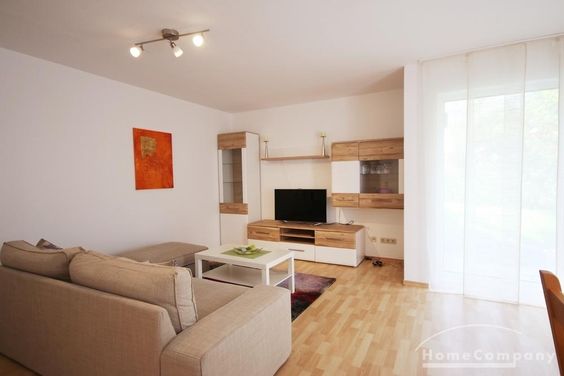 Saarbrücken, hochwertig renovierte 2 Zimmer Wohnung mit sonniger Terrasse + Stellplatz