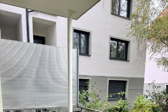 Angenehm und freundlich möbliert mit Balkon in Innenstadtnähe für 3- 6 Monate in Freiburg,Herdern