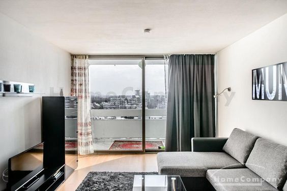 Helles neu renoviertes, möbliertes  Apartment mit Loggia im Arabellapark