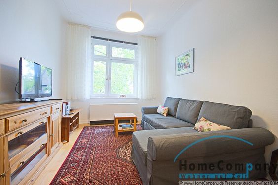 The hallmark of this two-room apartment? Art nouveau in Dortmund’s Kreuzviertel – combined with modern living comfort!