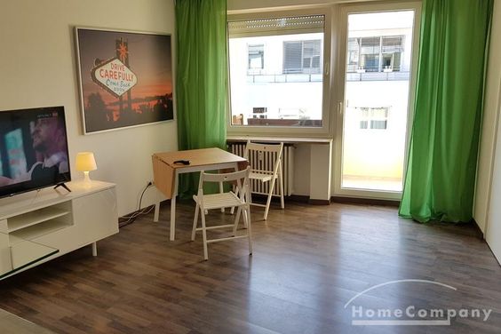 Schönes, neu möbliertes 1-Zimmer-Apartment mit Balkon in Neuhausen