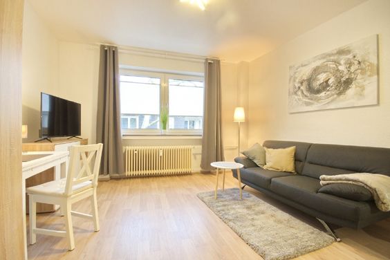 Apartment with excellent transport links, internet access and washing machine – newly furnished and completely fitted. Complete rent including service charges.