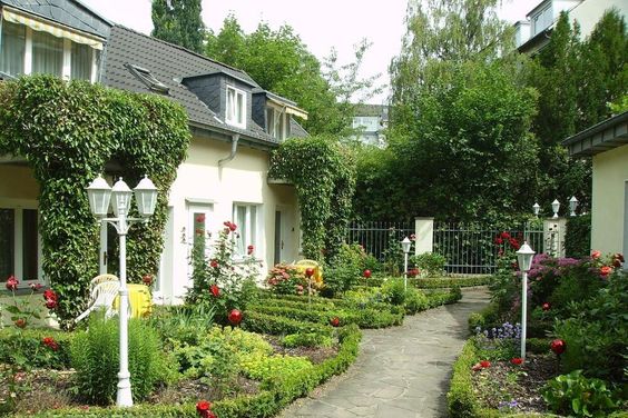 Vollständig möblierte Wohnung in Köln-Lindenthal!