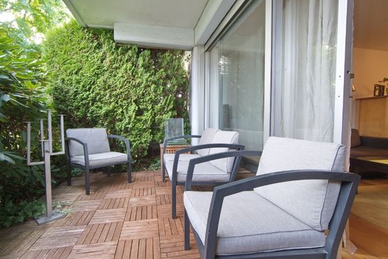 Großzügiges Apartment mit Terrasse und PKW-Stellplatz in ruhiger, guter Wohnlage, komplett möbliert und ausgestattet