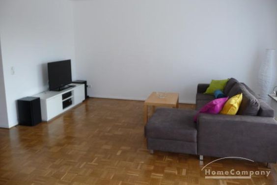 4-5 Zimmer Haus, saniert, EG mit großem Wohn-Esszimmer, Garage optional.