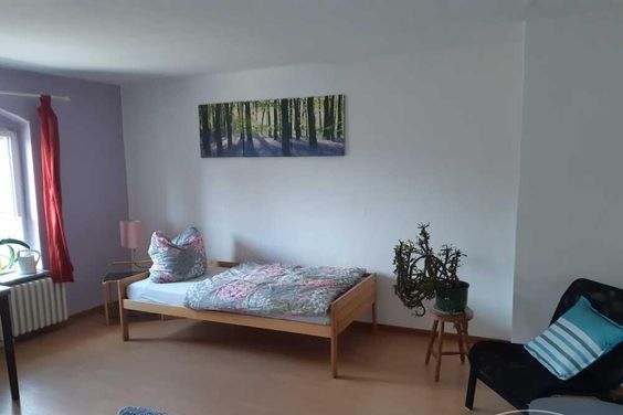 3 Zi.-Wohnung, möbliert, 1. OG. Im Nord-Osten von BS.