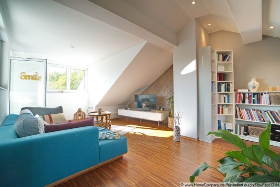 Wonderful maisonette in the Kreuzviertel, with balcony and stunning roof terrace.